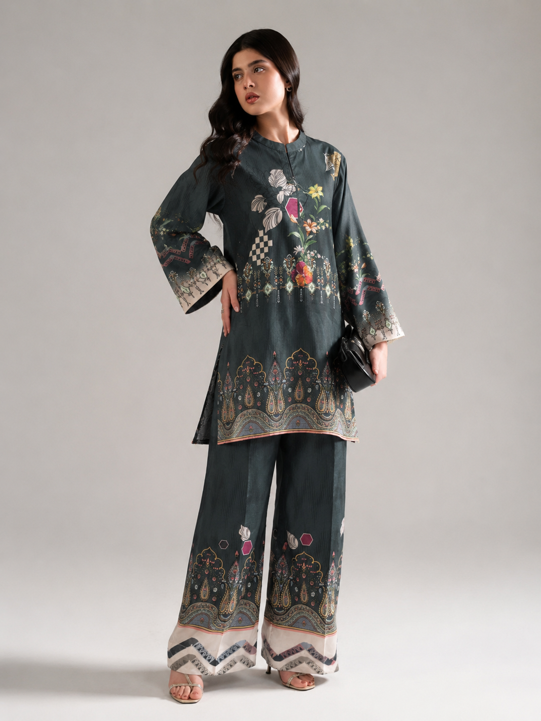 Zumurrud – Dark Green Ornate Border 2-Piece